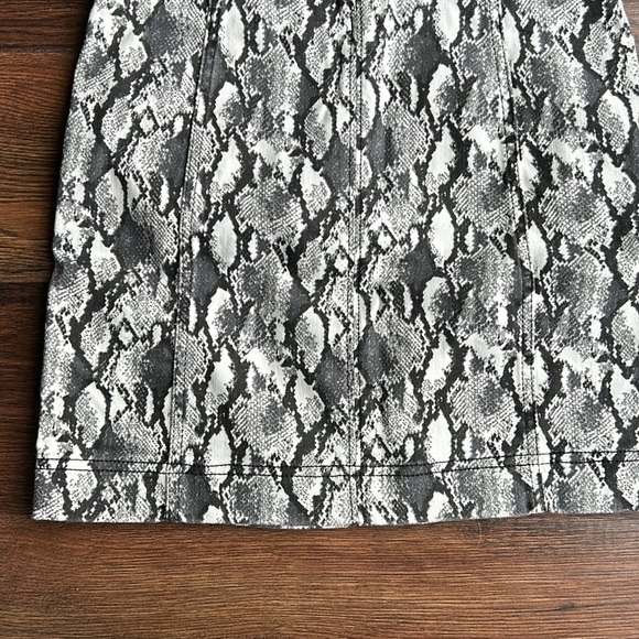 Vylette Snakeskin Printed Skirt | Mini Skirt | Snakeskin Skirt | Snakeskin - Picture 3 of 8